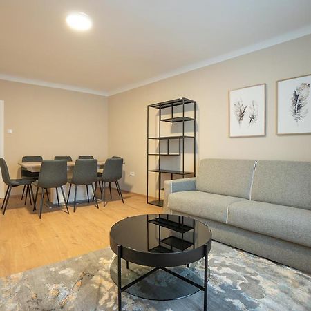 A 2-Bedroom Apartment With A King-Size Bed And A Balcony Is Located Just A 15-Minute Walk From Stephansplatz. Wien Ngoại thất bức ảnh