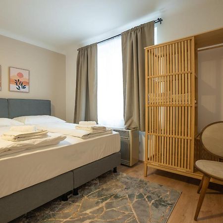 A 2-Bedroom Apartment With A King-Size Bed And A Balcony Is Located Just A 15-Minute Walk From Stephansplatz. Wien Ngoại thất bức ảnh