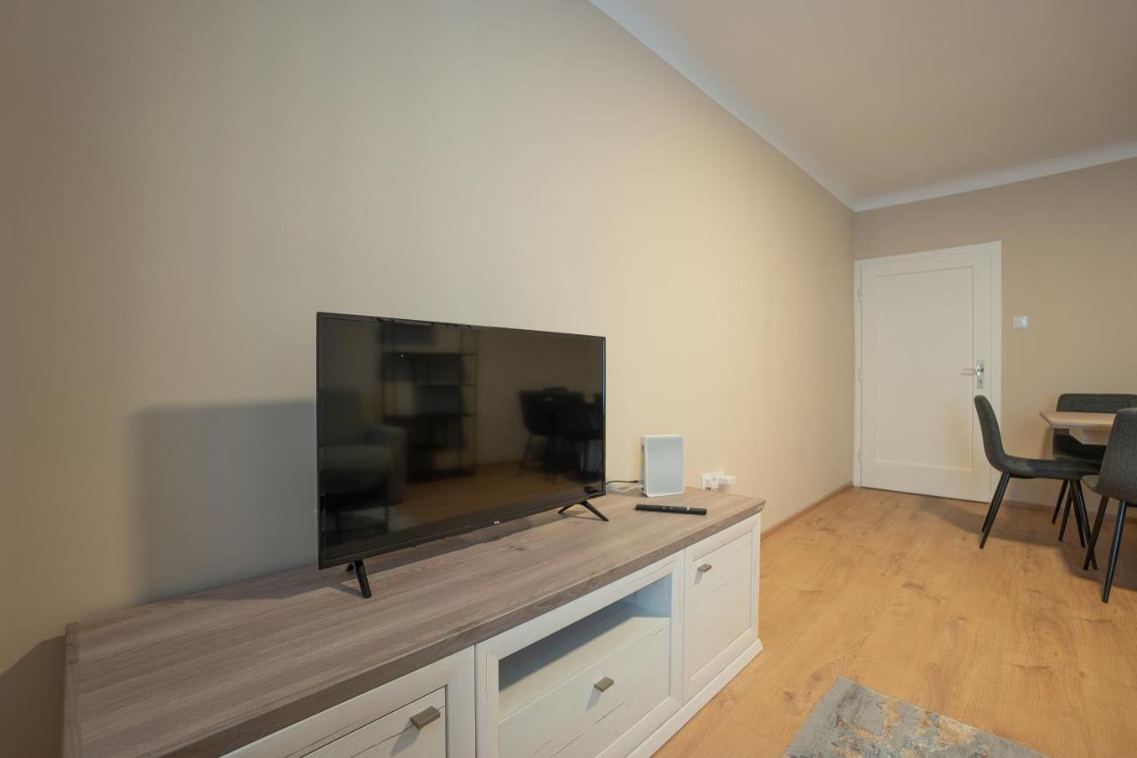 A 2-Bedroom Apartment With A King-Size Bed And A Balcony Is Located Just A 15-Minute Walk From Stephansplatz. Wien Ngoại thất bức ảnh