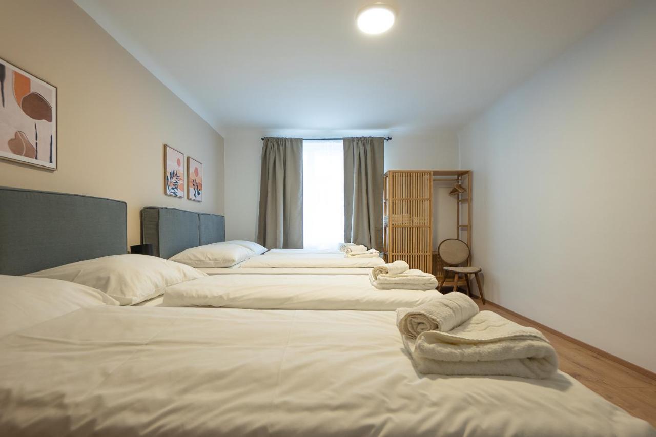 A 2-Bedroom Apartment With A King-Size Bed And A Balcony Is Located Just A 15-Minute Walk From Stephansplatz. Wien Ngoại thất bức ảnh