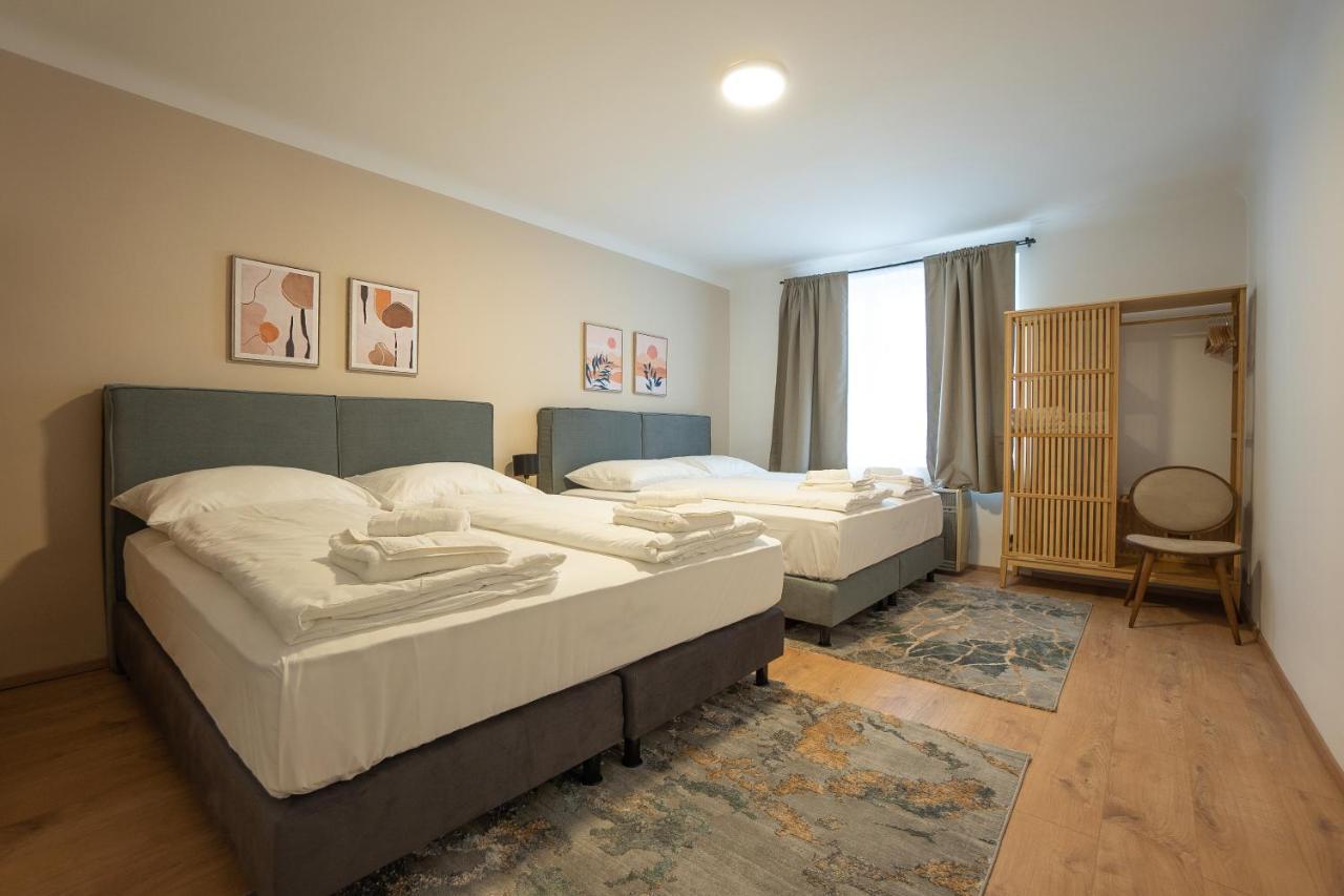 A 2-Bedroom Apartment With A King-Size Bed And A Balcony Is Located Just A 15-Minute Walk From Stephansplatz. Wien Ngoại thất bức ảnh