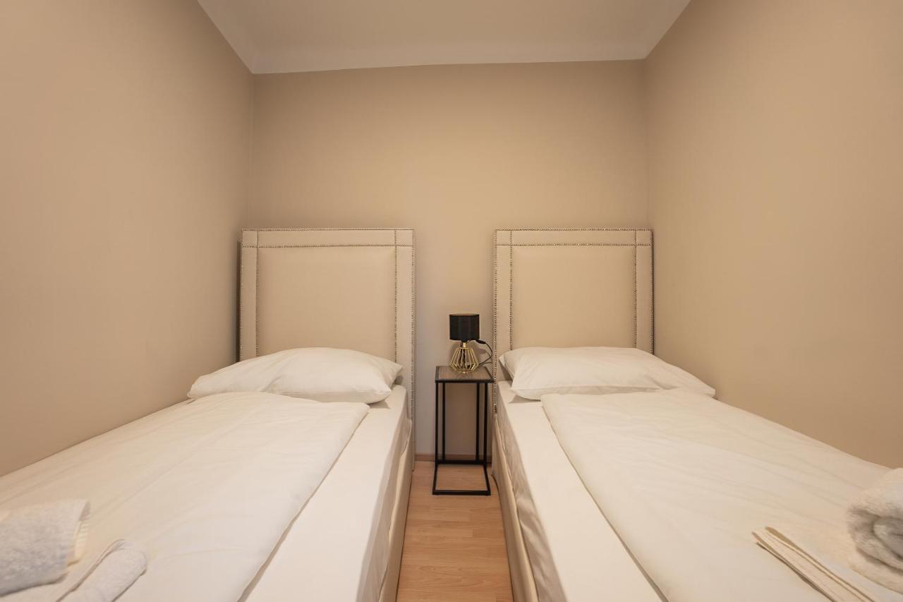 A 2-Bedroom Apartment With A King-Size Bed And A Balcony Is Located Just A 15-Minute Walk From Stephansplatz. Wien Ngoại thất bức ảnh