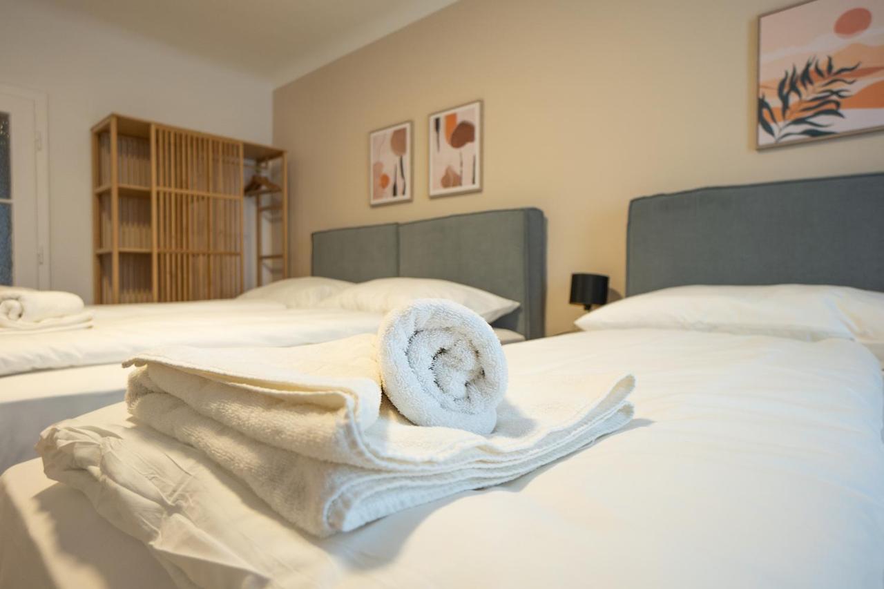 A 2-Bedroom Apartment With A King-Size Bed And A Balcony Is Located Just A 15-Minute Walk From Stephansplatz. Wien Ngoại thất bức ảnh