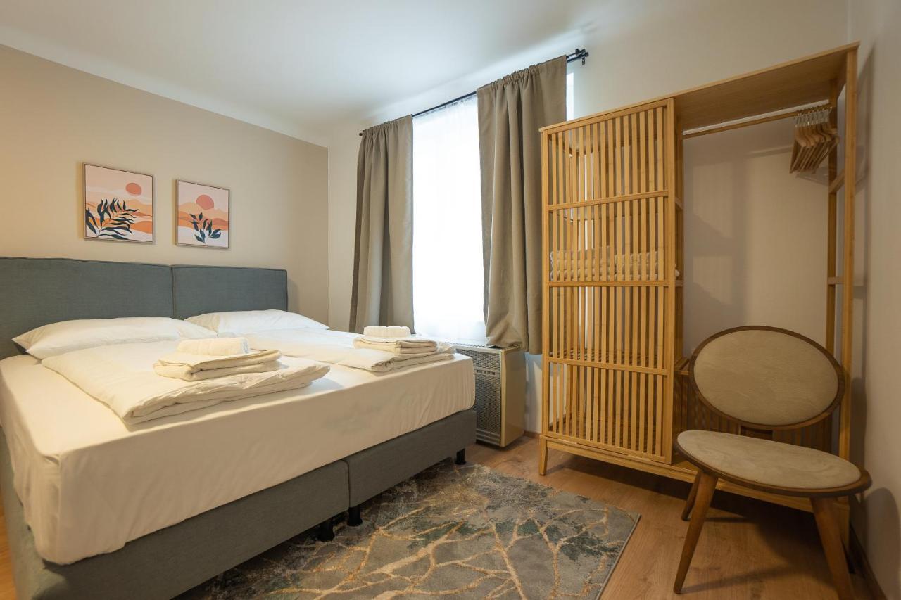 A 2-Bedroom Apartment With A King-Size Bed And A Balcony Is Located Just A 15-Minute Walk From Stephansplatz. Wien Ngoại thất bức ảnh