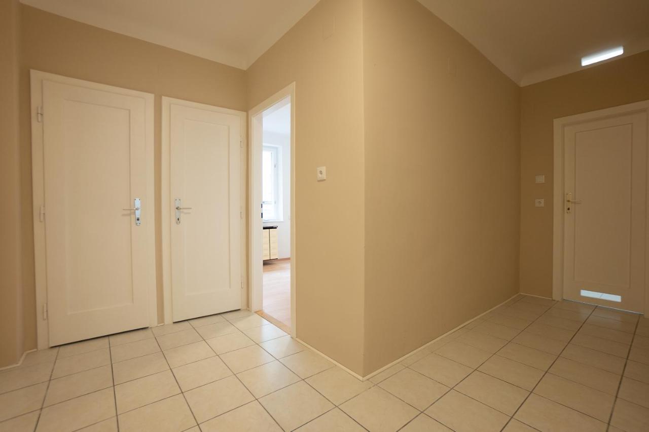A 2-Bedroom Apartment With A King-Size Bed And A Balcony Is Located Just A 15-Minute Walk From Stephansplatz. Wien Ngoại thất bức ảnh