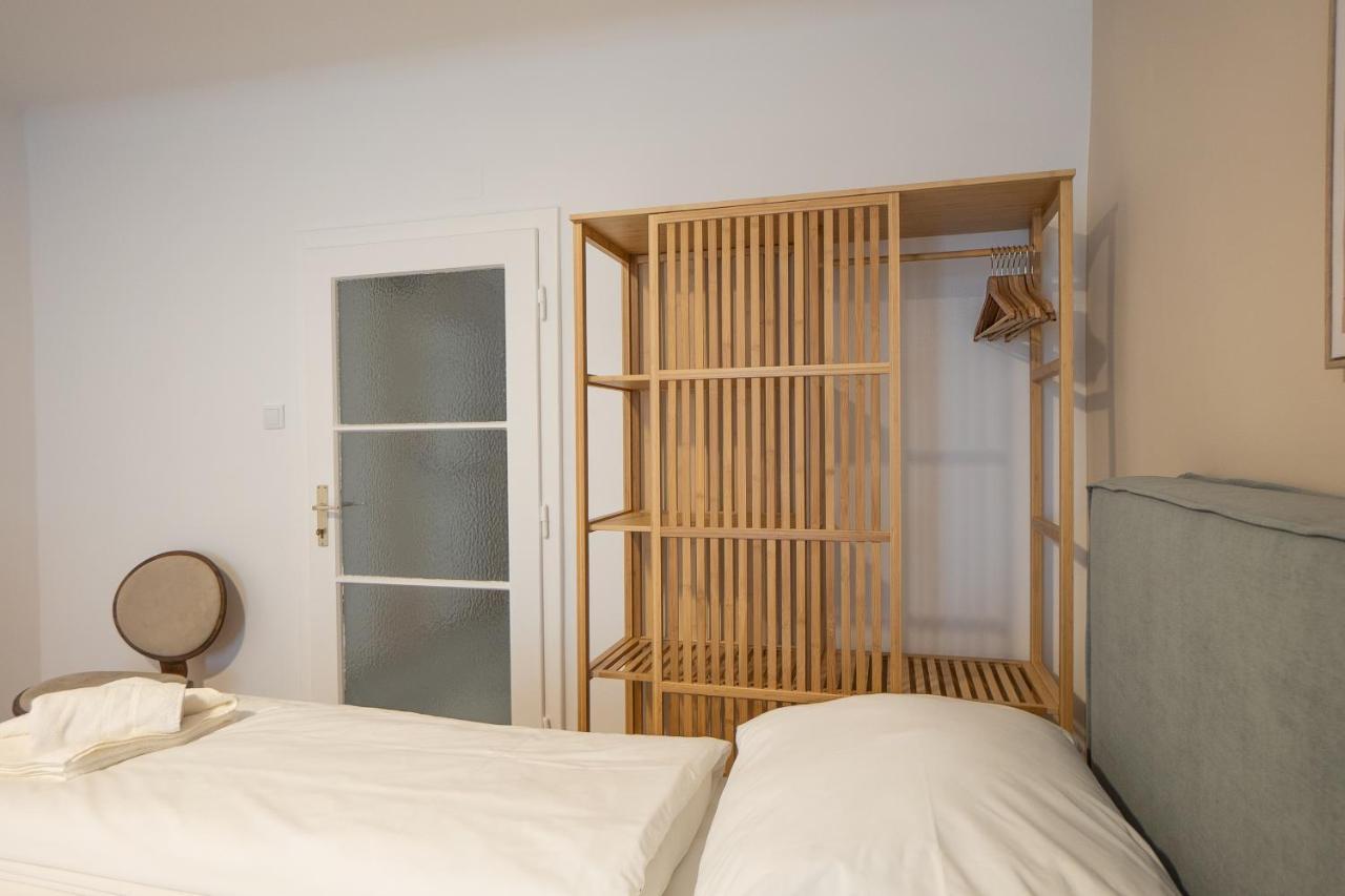 A 2-Bedroom Apartment With A King-Size Bed And A Balcony Is Located Just A 15-Minute Walk From Stephansplatz. Wien Ngoại thất bức ảnh